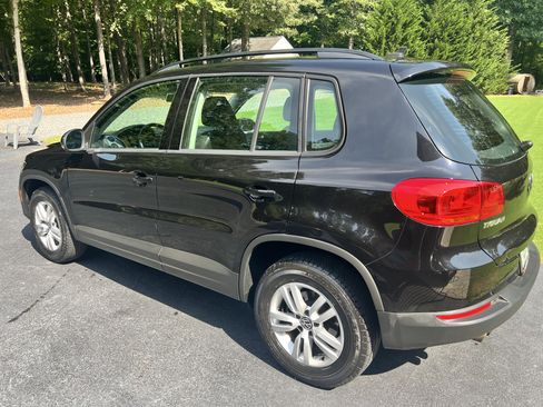Used 2015 Volkswagen Tiguan S image 16