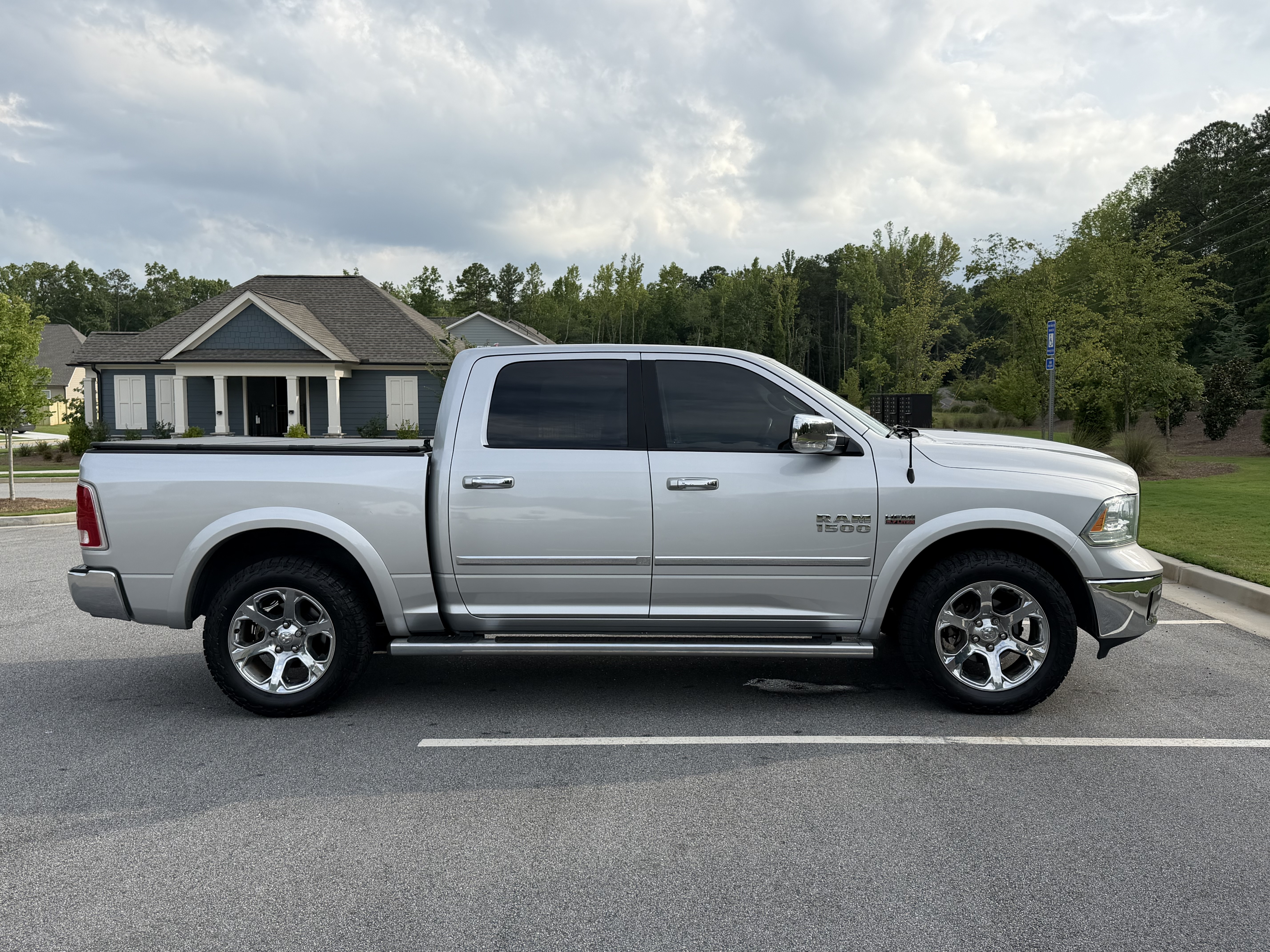 Used 2016 RAM 1500 Laramie w/ Convenience Group AWD/4WD image 5