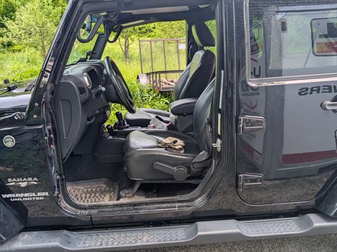 Used 2016 Jeep Wrangler Unlimited Sahara w/ Dual Top Group image 12