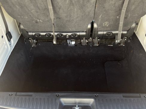 Used 2013 Chrysler Town & Country Touring-L w/ Driver Convenience Group image 13