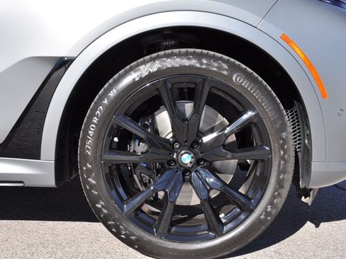 Used 2025 BMW X7 M60i w/ M Sport Professional Package image 19