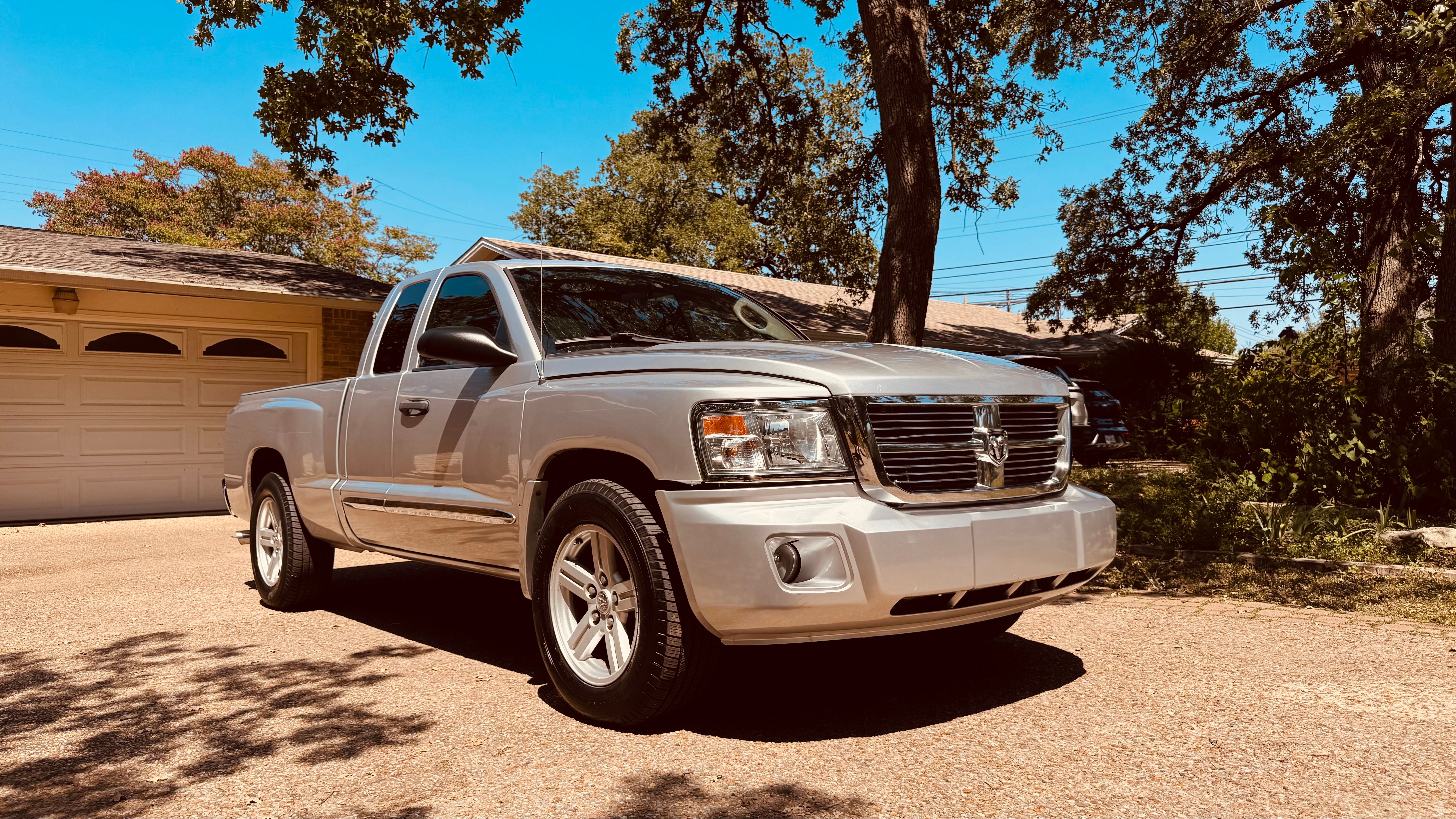 Used 2009 Dodge Dakota Laramie RWD image 1