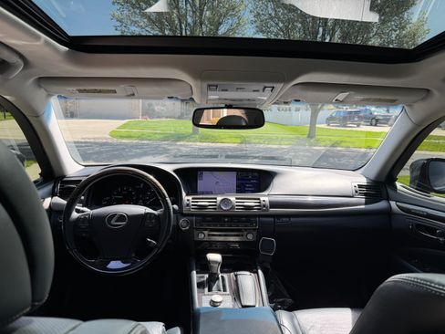 Used 2013 Lexus LS 460 AWD w/ Comfort Pkg image 18