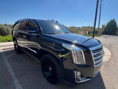 Used 2016 Cadillac Escalade Platinum image 4