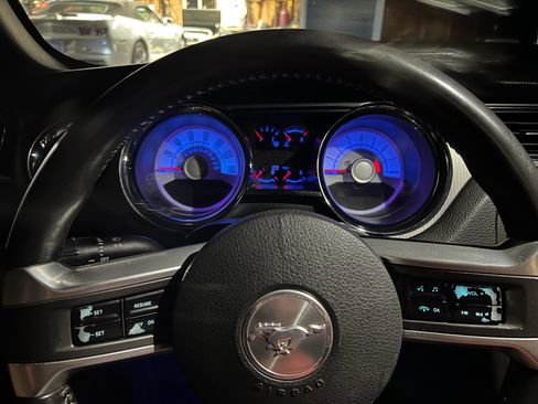 Used 2010 Ford Mustang GT Premium image 28