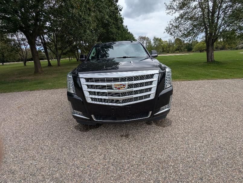 Used 2017 Cadillac Escalade Premium Luxury AWD/4WD image 4