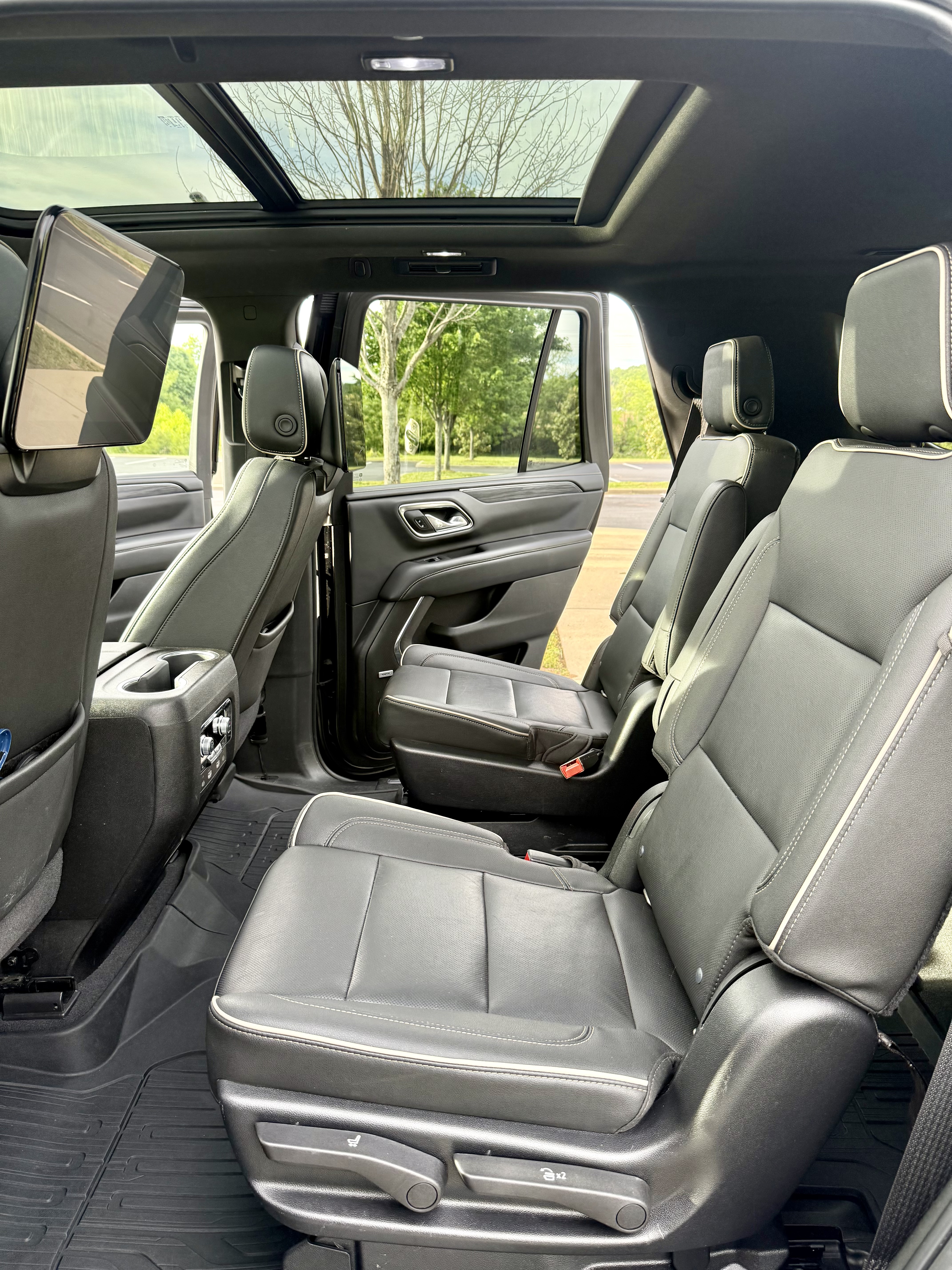 Used 2021 GMC Yukon SLT w/ SLT Premium Package AWD/4WD image 10