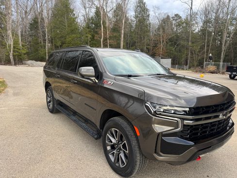Used 2021 Chevrolet Suburban Z71 image 1