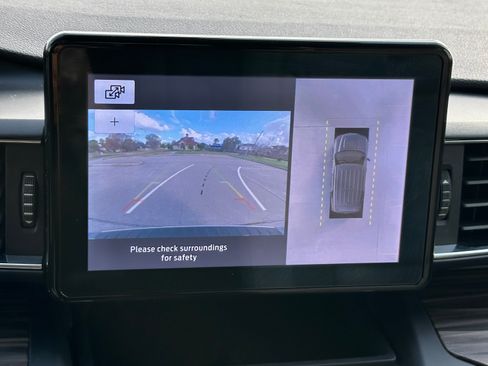 Used 2020 Ford Explorer Limited image 17