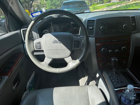Used 2005 Jeep Grand Cherokee Limited RWD image 6