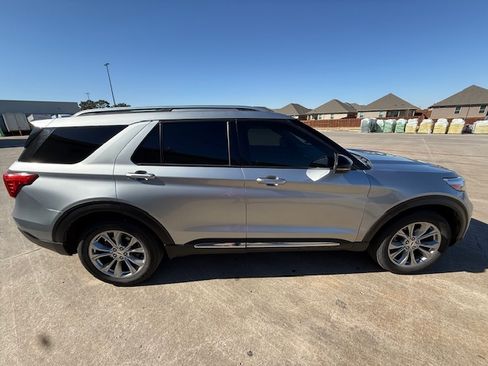 Used 2021 Ford Explorer Limited w/ Equipment Group 301A image 4