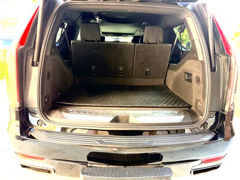 Used 2021 Cadillac Escalade ESV Premium Luxury AWD/4WD image 22