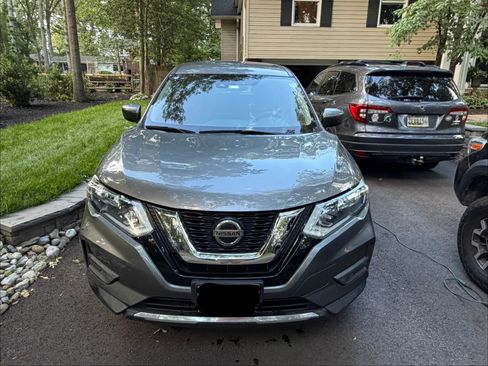 Used 2019 Nissan Rogue S AWD/4WD image 2