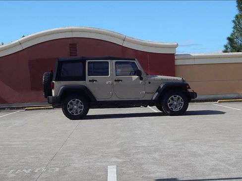 Used 2016 Jeep Wrangler Unlimited Rubicon w/ Connectivity Group image 19