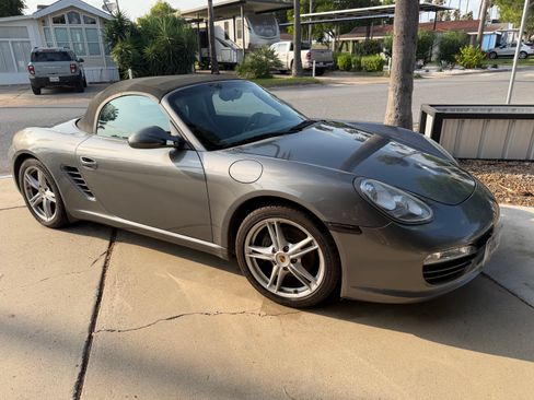 Used 2010 Porsche Boxster RWD image 2