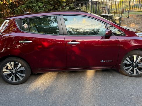 Used 2017 Nissan Leaf SV FWD image 14