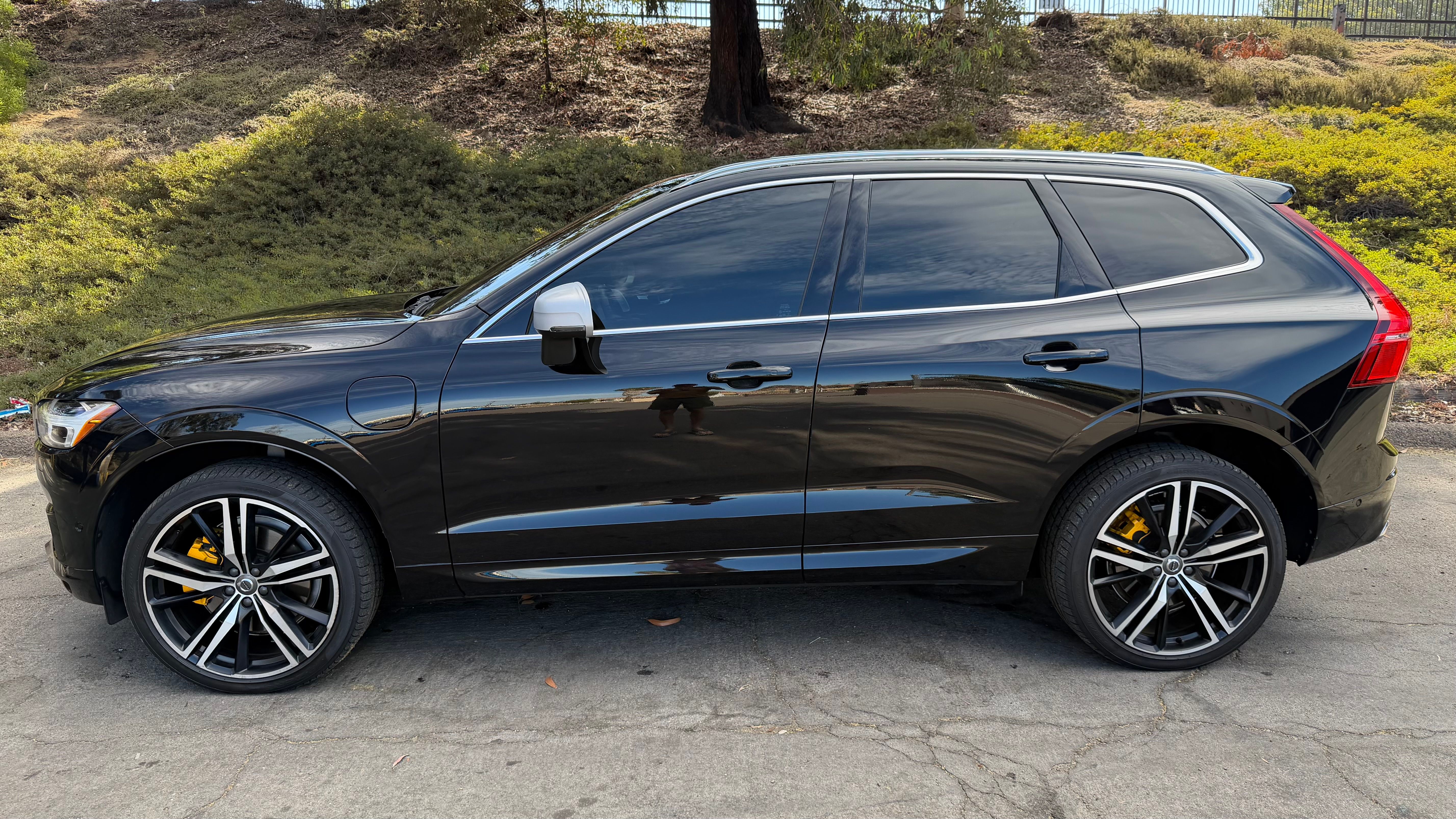 Used 2019 Volvo XC60 T8 R-Design w/ Advanced Package AWD/4WD image 1