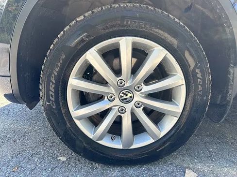 Used 2012 Volkswagen Touareg Sport AWD/4WD image 2