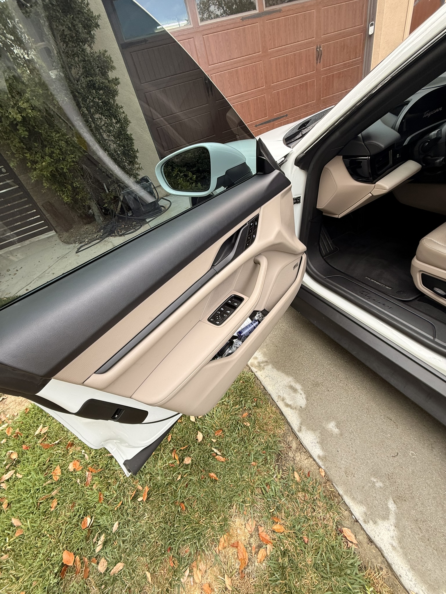 Used 2024 Porsche Taycan RWD image 9