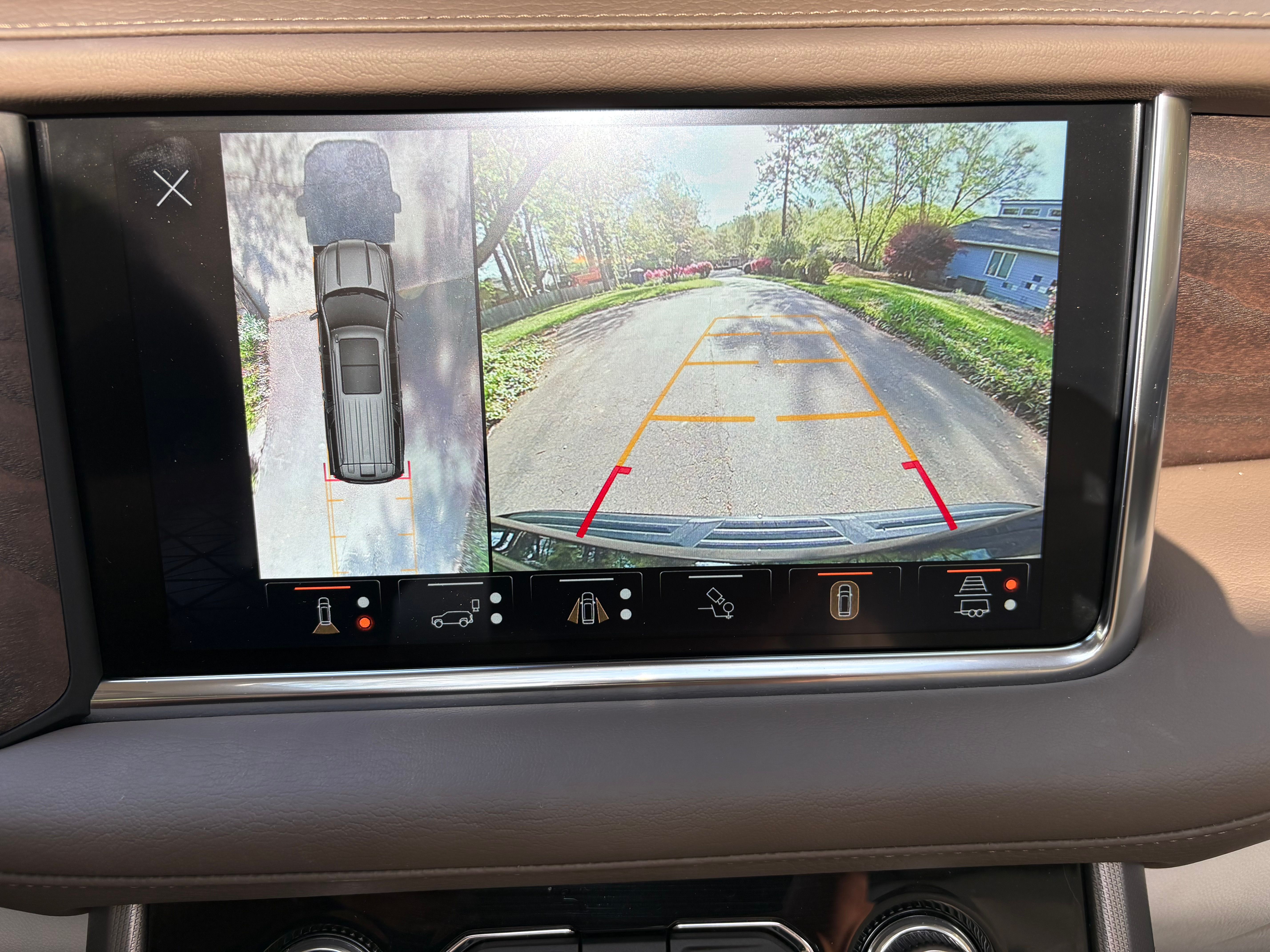 Used 2024 GMC Yukon Denali w/ Advanced Technology Package AWD/4WD image 10