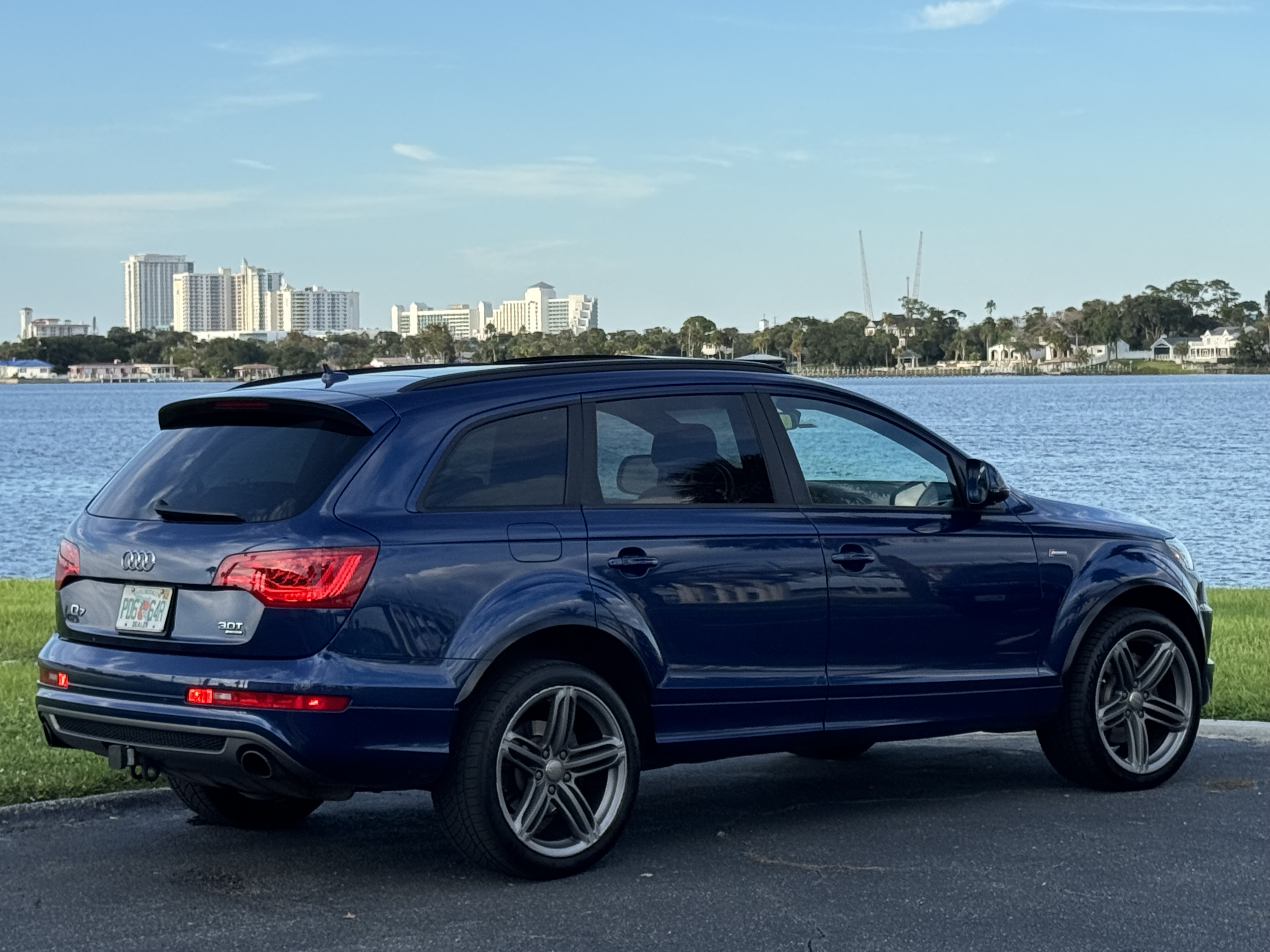Used 2015 Audi Q7 3.0T S line Prestige w/ 21" S Line Plus Package AWD/4WD image 12