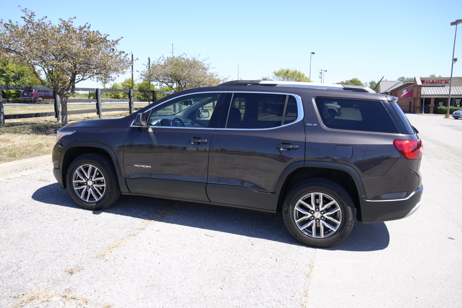Used 2018 GMC Acadia SLE w/ Driver Alert Package I AWD/4WD image 5