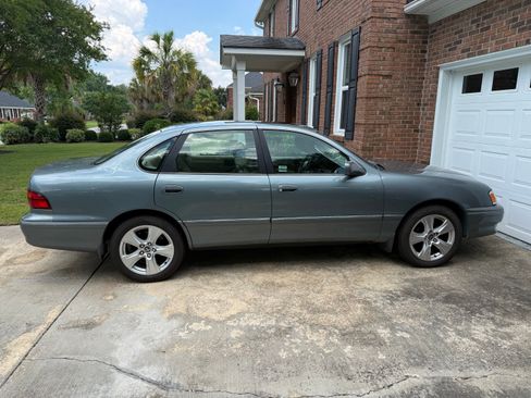 Used 1998 Toyota Avalon XLS FWD image 5