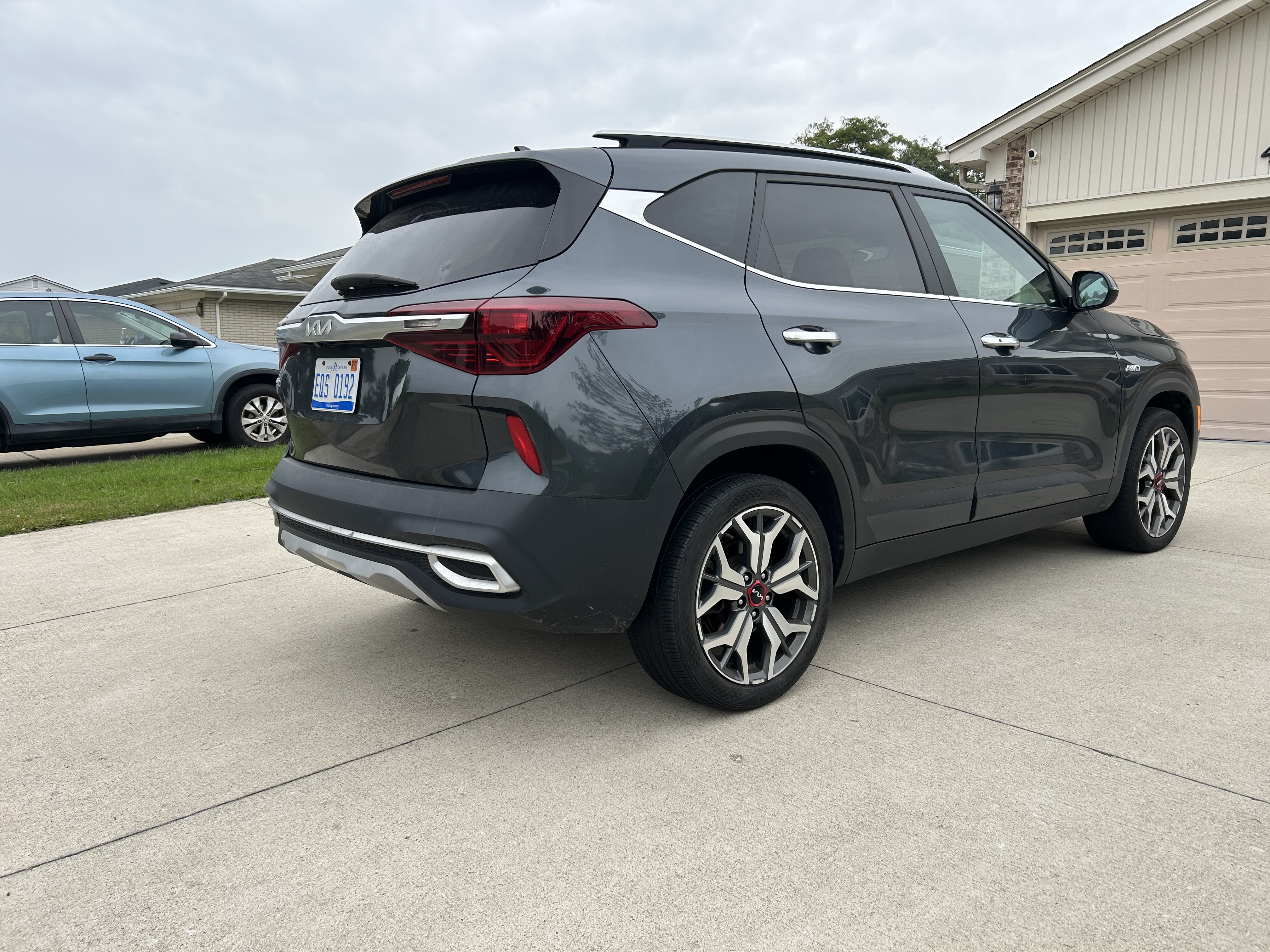 Used 2023 Kia Seltos SX w/ SX Sunroof Package AWD/4WD image 5