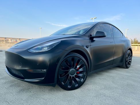 Used 2022 Tesla Model Y Performance image 4