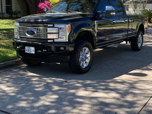 Used 2019 Ford F350 Platinum w/ Platinum Ultimate Package image 4