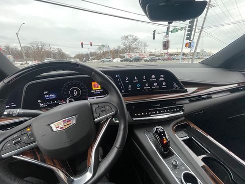 Used 2023 Cadillac Escalade ESV Premium Luxury image 6