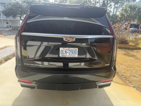 Used 2022 Cadillac Escalade ESV Premium Luxury image 5