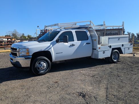 Used 2013 Chevrolet Silverado 3500 W/T image 1