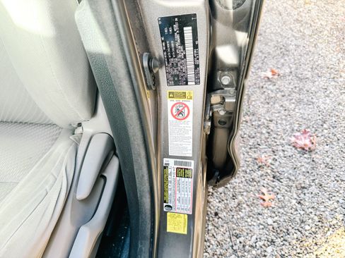 Used 2017 Toyota Highlander LE image 12