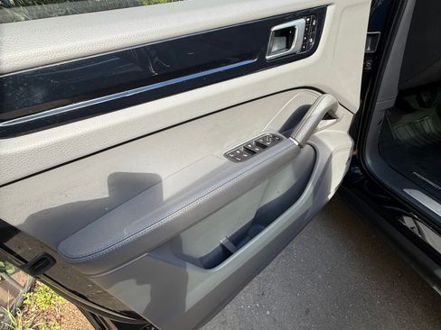 Used 2021 Porsche Cayenne Sport Utility 4D image 25