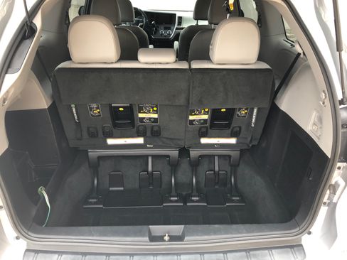 Used 2016 Toyota Sienna Limited Premium image 31