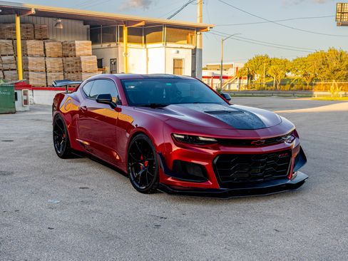 Used 2019 Chevrolet Camaro SS image 2