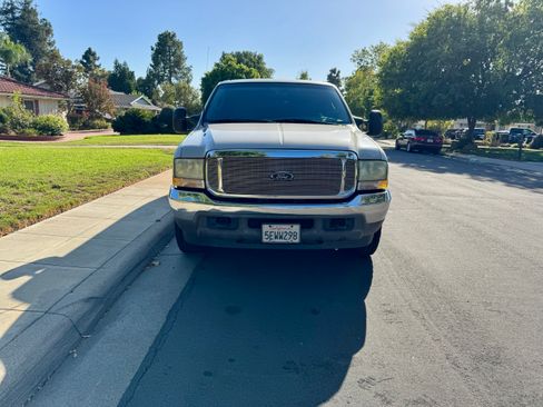 Used 2003 Ford Excursion XLT RWD image 2