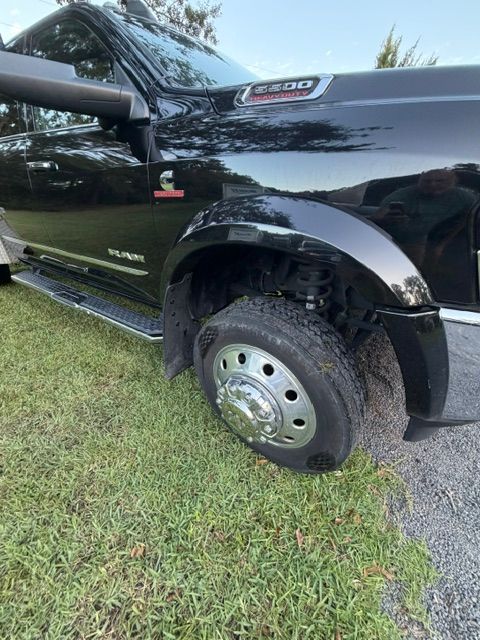 Used 2022 RAM 5500 4x4 Crew Cab image 11