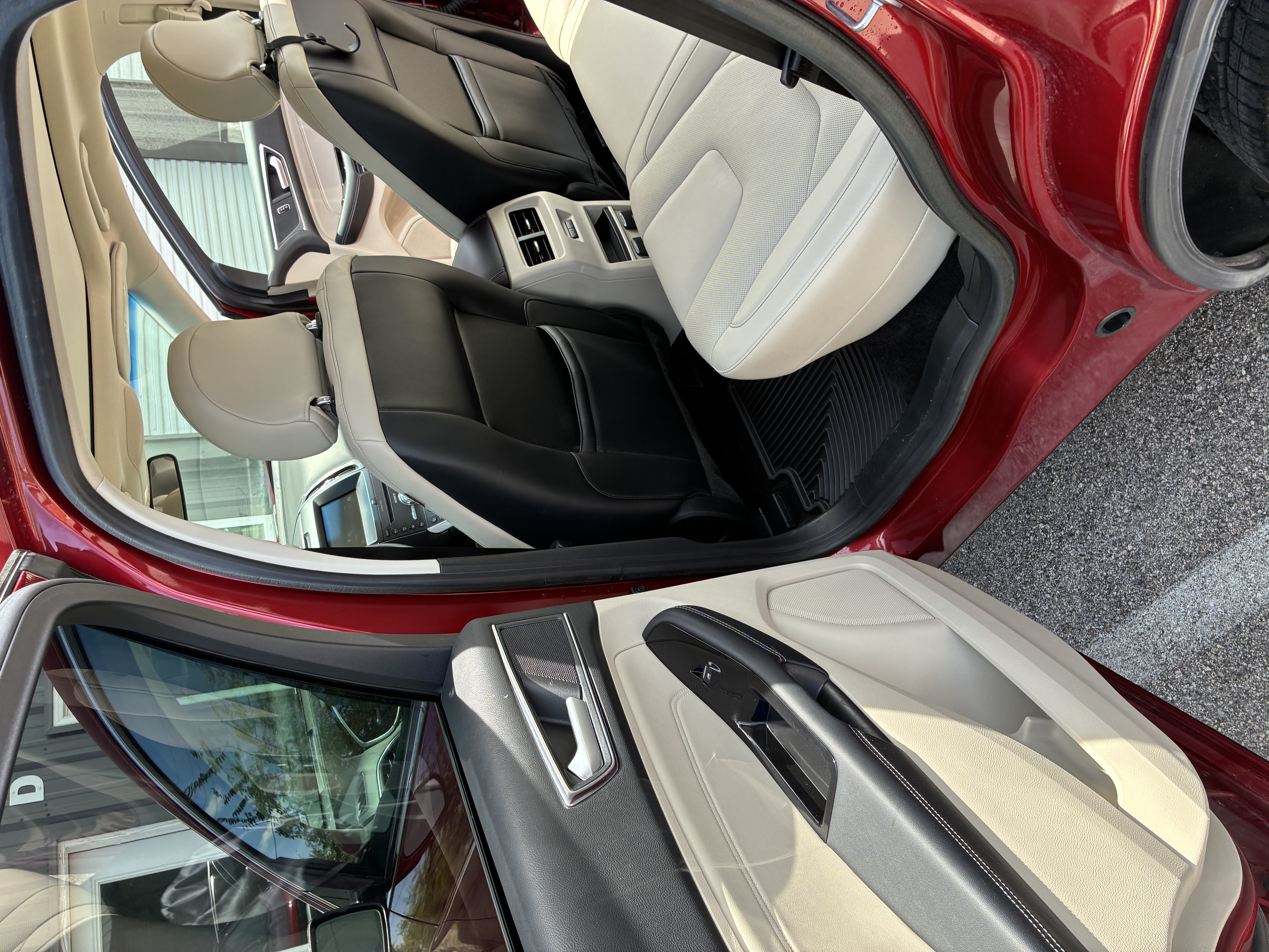 Used 2018 Ford Edge Titanium w/ Equipment Group 301A FWD image 18