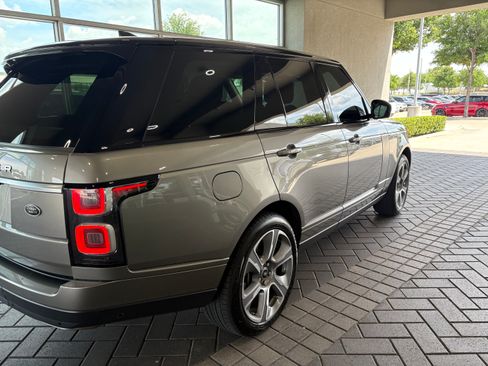 Used 2019 Land Rover Range Rover HSE image 9