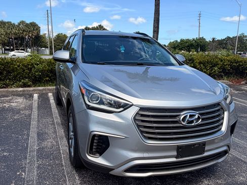 Used 2017 Hyundai Santa Fe SE AWD/4WD image 1