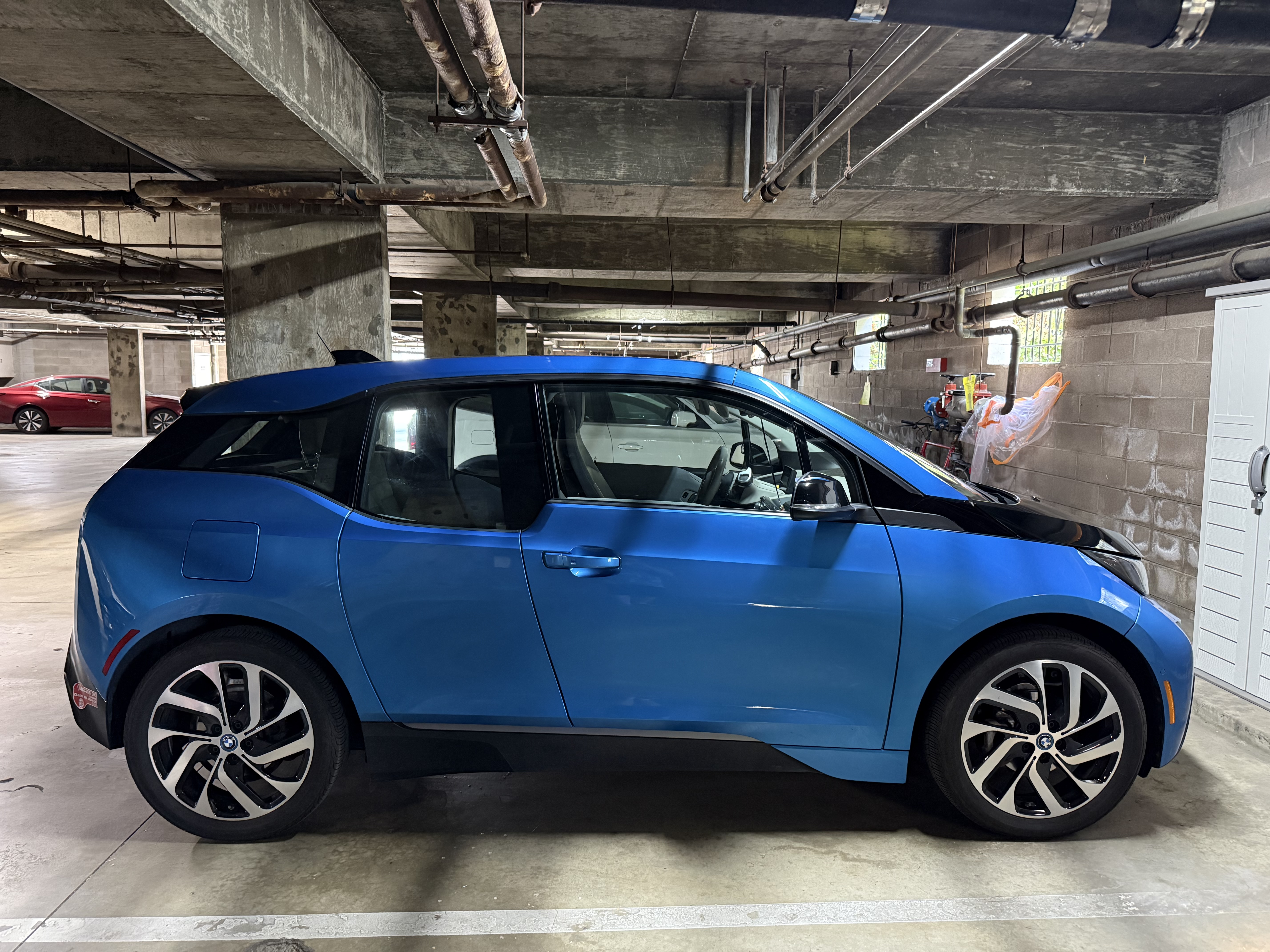 Used 2017 BMW i3 RWD image 2