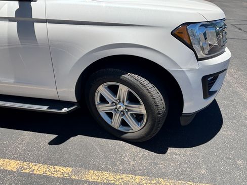 Used 2019 Ford Expedition XLT w/ Equipment Group 202A AWD/4WD image 12