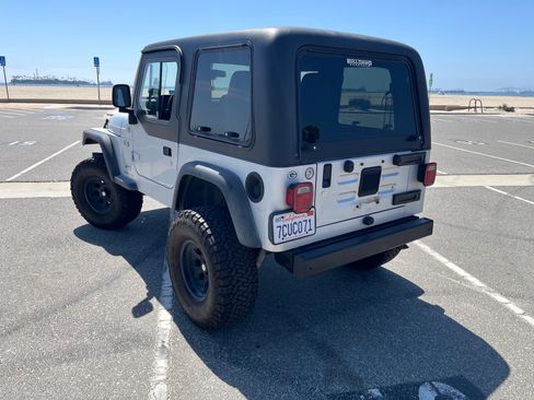 Used 2006 Jeep Wrangler X AWD/4WD image 30