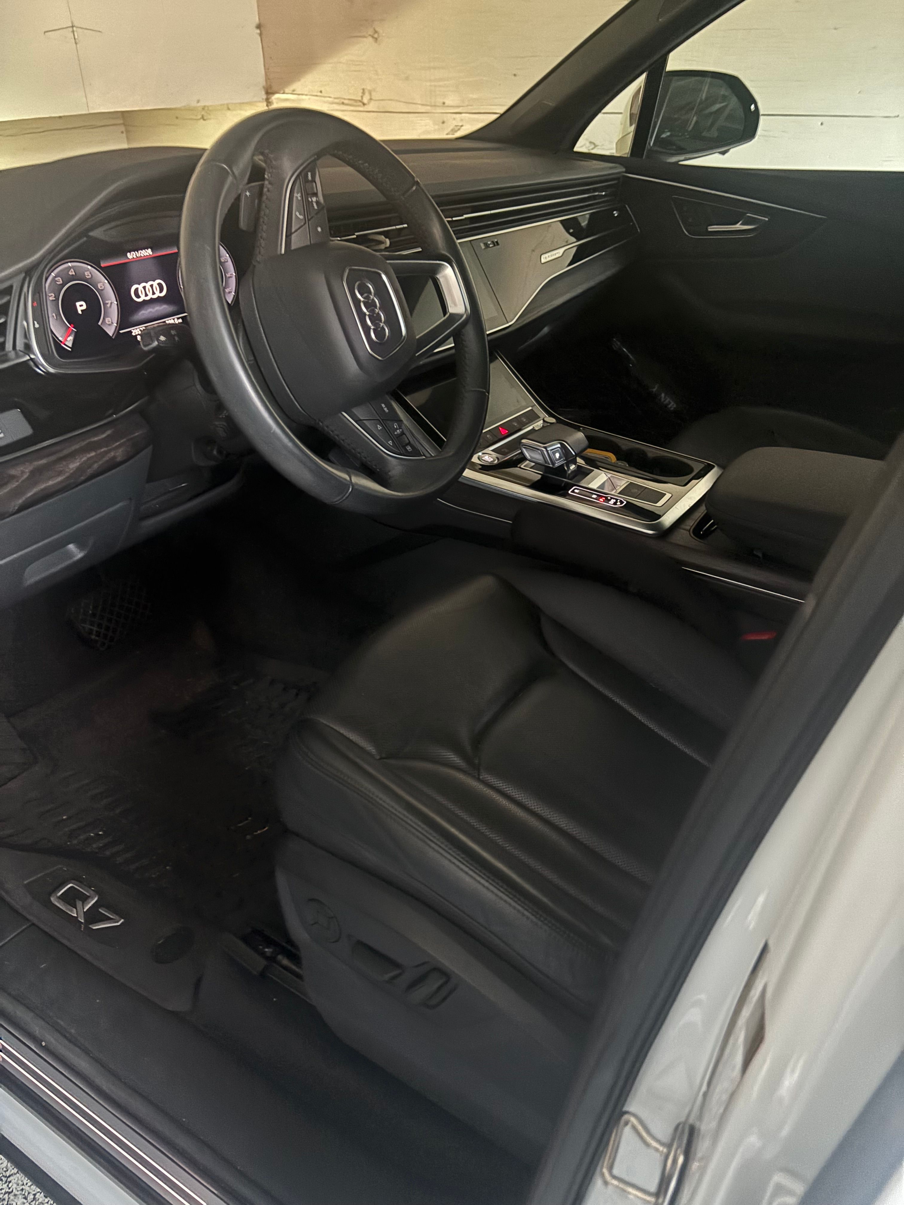 Used 2020 Audi Q7 3.0T Premium Plus w/ Premium Plus Package AWD/4WD image 10