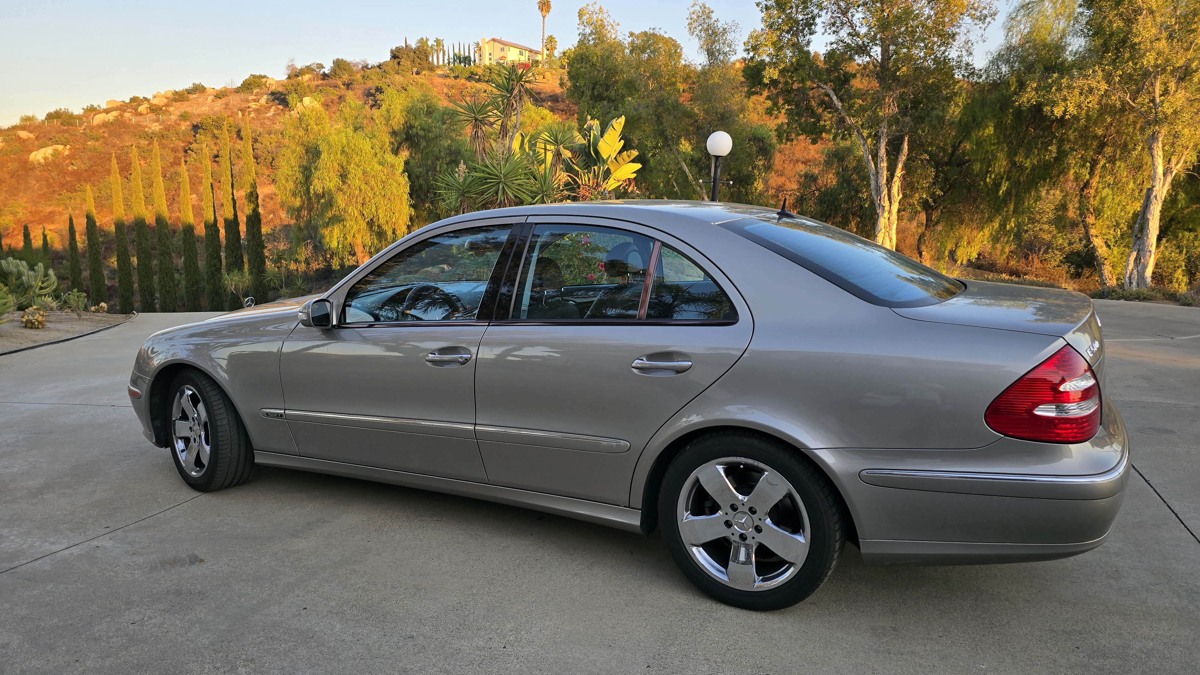 Used 2004 Mercedes-Benz E 500 Sedan image 6