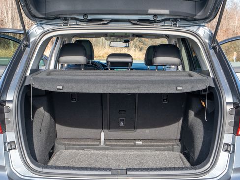 Used 2022 Volkswagen Taos SE w/ Panoramic Sunroof Package image 11