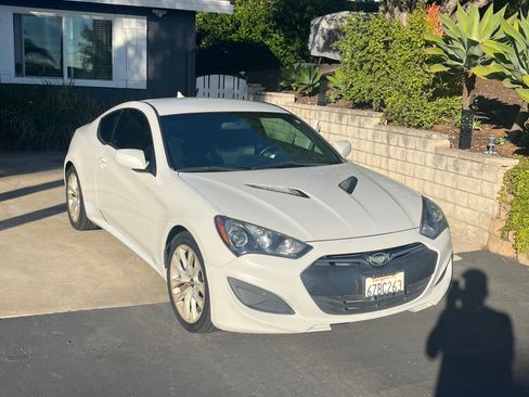 Used 2013 Hyundai Genesis 2.0T image 1