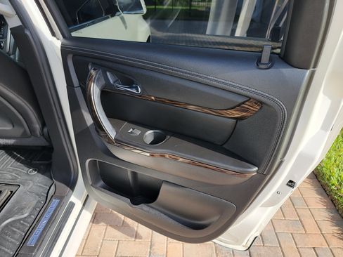 Used 2014 GMC Acadia Denali image 29